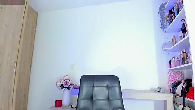 khloelatin online show from November 18, 9:49 pm