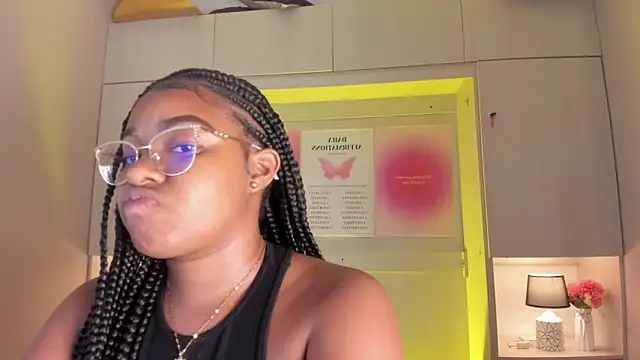 tamaraa smiith online show from March 8, 2:04 am