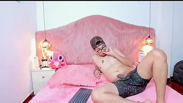 Derek and Skarlet online show from November 9, 7:21 pm