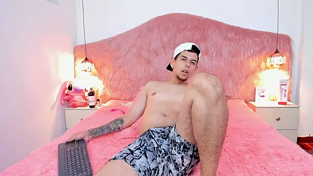 Derek and Skarlet online show from January 16, 8:49 pm