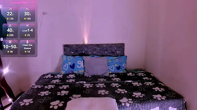 carolinemiller7 online show from March 7, 7:37 am