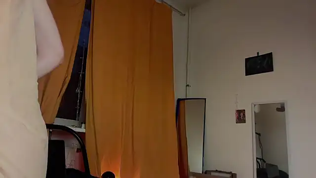 MikkyMoony online show from November 21, 1:35 pm