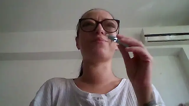IzabelllNoir online show from June 6, 9:37 am