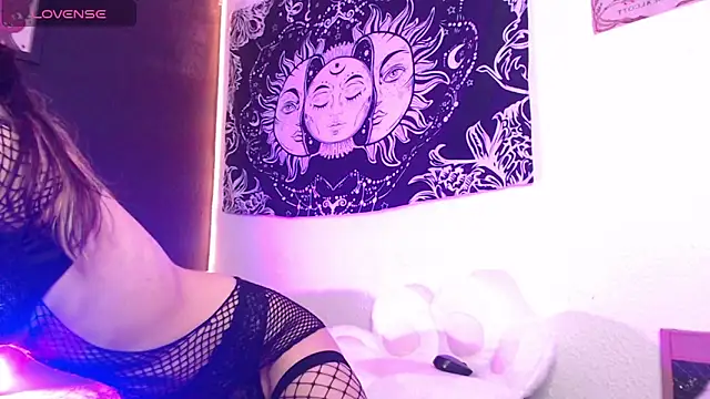 Snapshot of niakat_ chatting on October 8, 8:02 pm niakat online show from October 8, 8:02 pm
