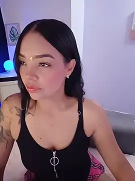 Sara LipsX online show from April 17, 1:51 am