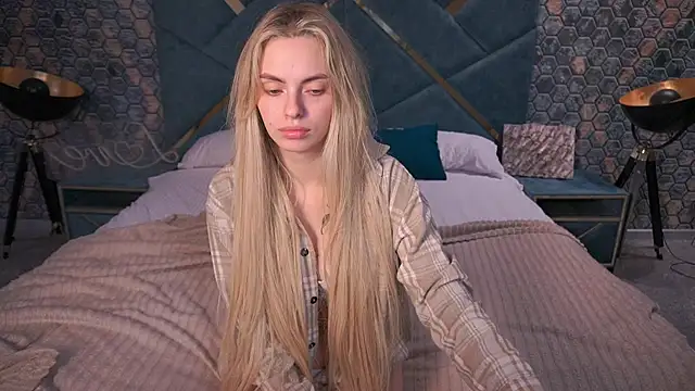 ChloeBrightt online show from November 25, 9:48 pm