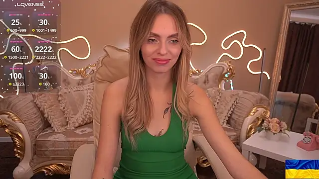 Snapshot of ChloeBrightt chatting on October 3, 8:25 pm ChloeBrightt online show from October 3, 8:25 pm