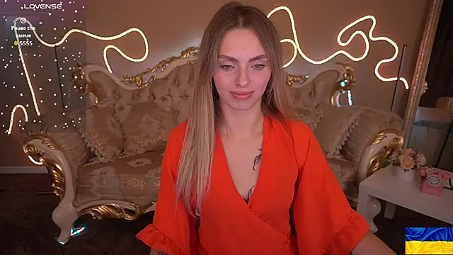 Snapshot of ChloeBrightt chatting on October 6, 7:51 pm ChloeBrightt online show from October 6, 7:51 pm