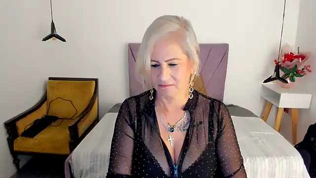 ScarletHoot  online show from May 28, 5:22 pm