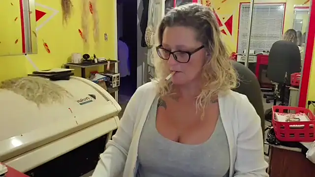Snapshot of Lisalovely6981 chatting on October 6, 11:16 am Lisalovely6981 online show from October 6, 11:16 am