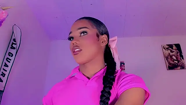Snapshot of naomy__xx chatting on October 18, 2:58 am naomy xx online show from October 18, 2:58 am