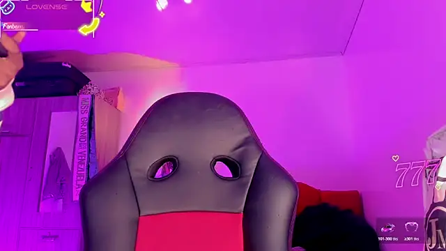 naomy  xx online show from June 18, 10:58 pm
