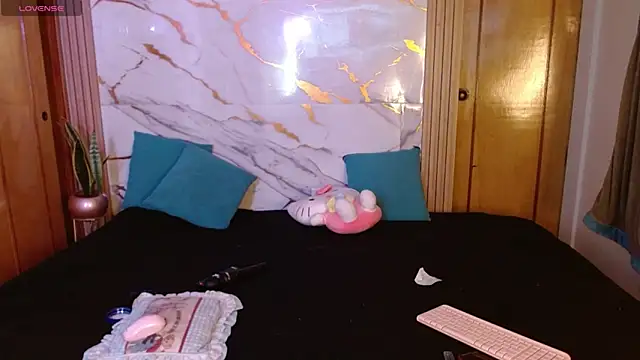 kittycatw online show from June 2, 8:59 am
