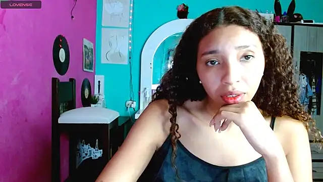 Snapshot of sensitive_brunette chatting on October 3, 12:05 am sensitive brunette online show from October 3, 12:05 am