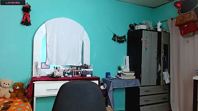 sensitive brunette online show from November 27, 6:44 pm