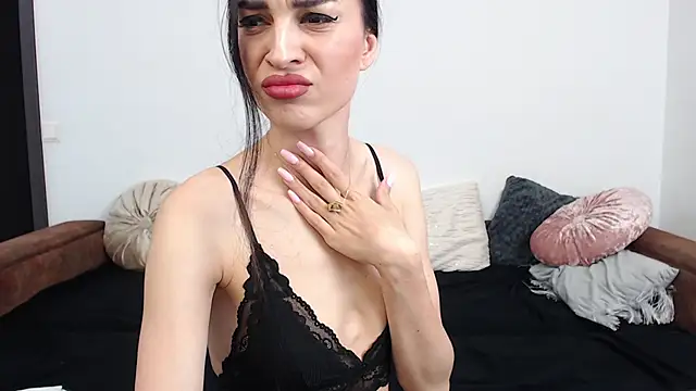 RebecaMur online show from May 19, 6:15 pm