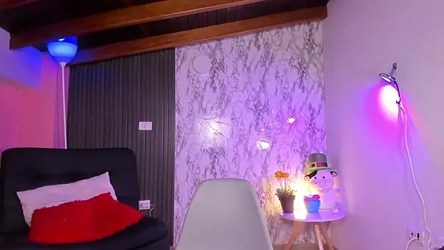 chloe blue online show from October 18, 11:35 am