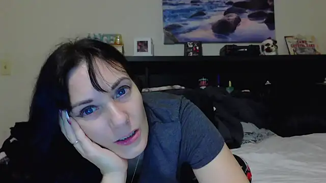 Snapshot of CrystalLakeXO chatting on October 10, 10:20 am CrystalLakeXO online show from October 10, 10:20 am