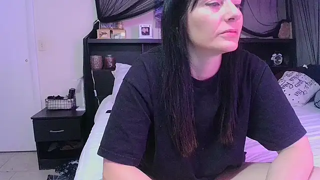 CrystalLakeXO online show from April 20, 6:27 am