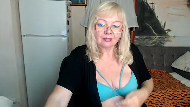 EvelynLoveShy online show from October 11, 8:22 pm