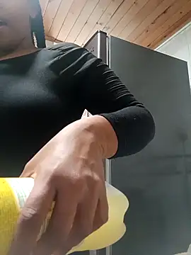 lia mariana online show from November 1, 8:57 pm