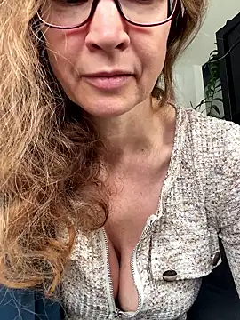 AnnikaRose online show from April 14, 7:08 am