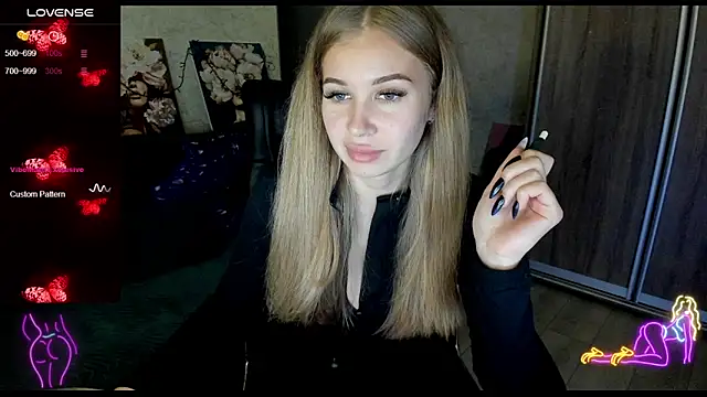 Snapshot of _NigoNika chatting on October 17, 2:42 pm NigoNika online show from October 17, 2:42 pm