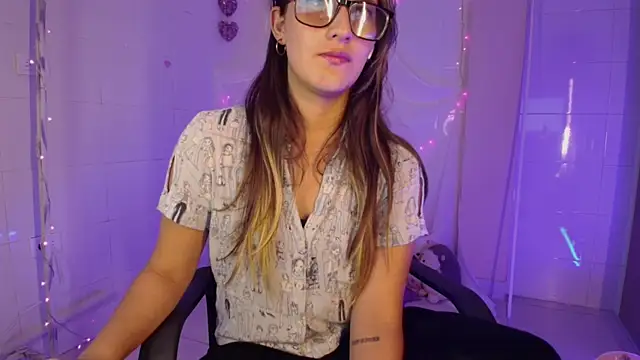 Snapshot of Giia_paiige18 chatting on October 7, 12:59 am Giia paiige18 online show from October 7, 12:59 am