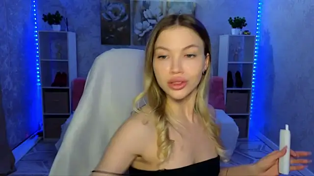 EmmyMills online show from February 20, 9:59 pm