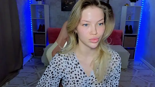 EmmyMills online show from April 5, 8:41 pm