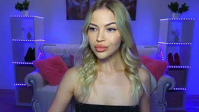 Snapshot of EmmyMills chatting on September 25, 9:01 pm EmmyMills online show from September 25, 9:01 pm