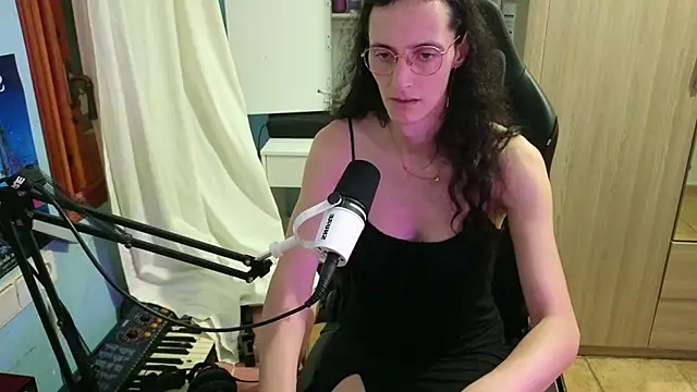 MemiKouki online show from May 12, 8:48 pm