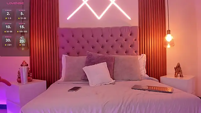 Sophia turneer online show from November 23, 7:54 am