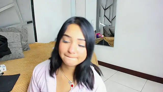 Snapshot of Catherinee69_x chatting on October 16, 2:25 am Catherinee69 x online show from October 16, 2:25 am