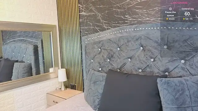 charlotte  G online show from April 16, 10:59 am