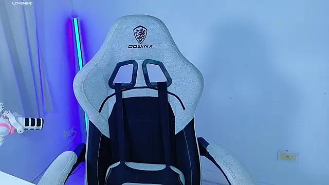 stephybrown online show from December 3, 8:44 pm