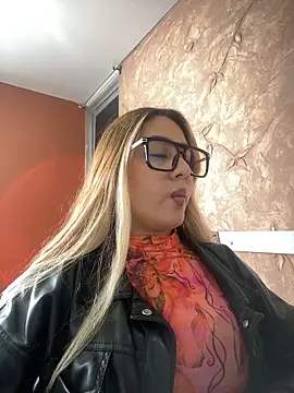 Miabonnett  online show from January 16, 1:51 pm