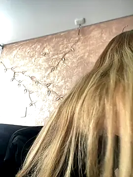 Miabonnett  online show from October 6, 12:00 pm