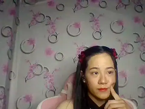 Snapshot of Nana-68 chatting on October 17, 2:31 pm Nana-68 online show from October 17, 2:31 pm