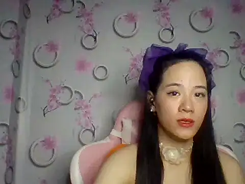 Snapshot of Nana-68 chatting on October 16, 1:36 pm Nana-68 online show from October 16, 1:36 pm
