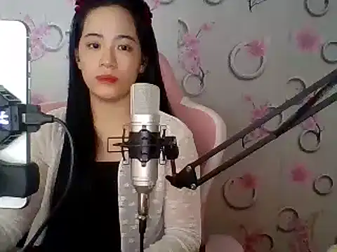 Snapshot of Nana-68 chatting on December 2, 7:10 am Nana-68 online show from December 2, 7:10 am