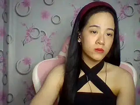 Snapshot of Nana-68 chatting on October 18, 2:42 pm Nana-68 online show from October 18, 2:42 pm