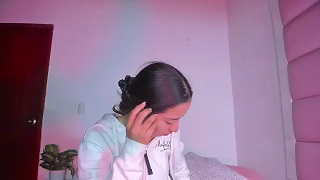 little-Emma online show from October 1, 3:11 am