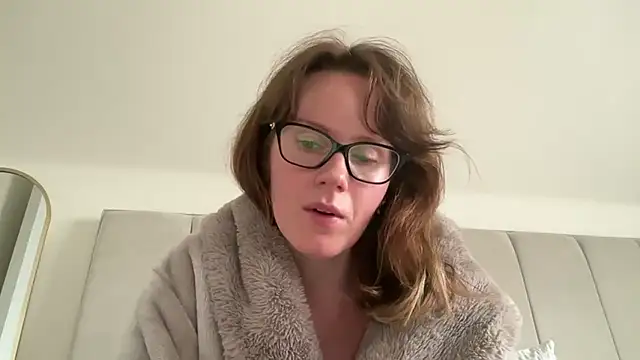 redheadrosie69 online show from March 25, 3:26 pm