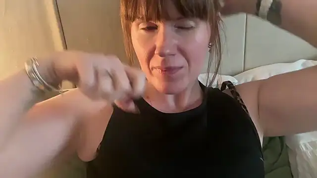 redheadrosie69 online show from February 10, 2:53 pm