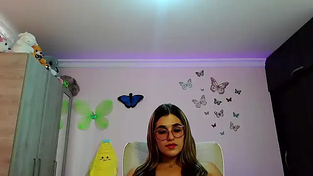 Snapshot of caroline_jonson chatting on September 10, 2:17 pm caroline jonson online show from September 10, 2:17 pm