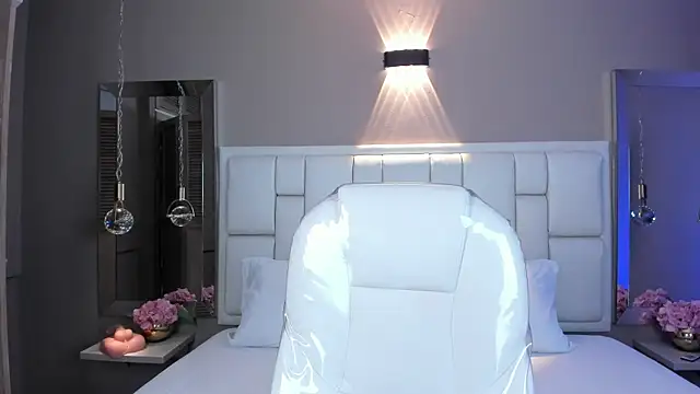 Snapshot of JessyEvans chatting on October 15, 7:49 pm JessyEvans online show from October 15, 7:49 pm