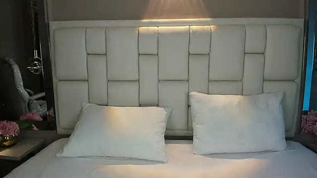 Snapshot of JessyEvans chatting on October 1, 8:25 pm JessyEvans online show from October 1, 8:25 pm