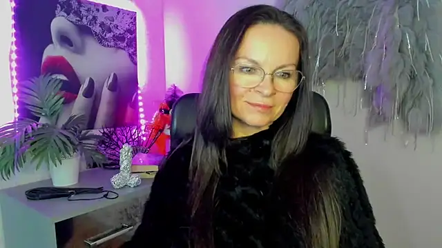 HelenLuxx online show from March 4, 4:13 pm