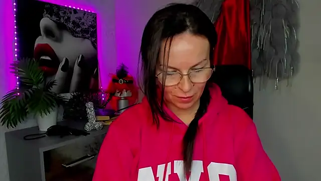 HelenLuxx online show from March 18, 4:23 pm